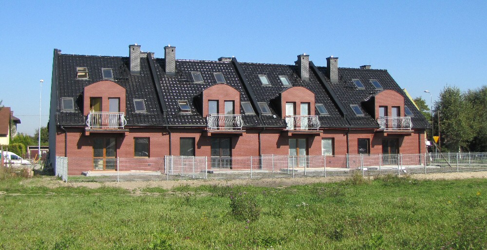 III etap zabudowy szeregowej na osiedlu Stare Stawy, ul. Nad Młynówką, 4 domy